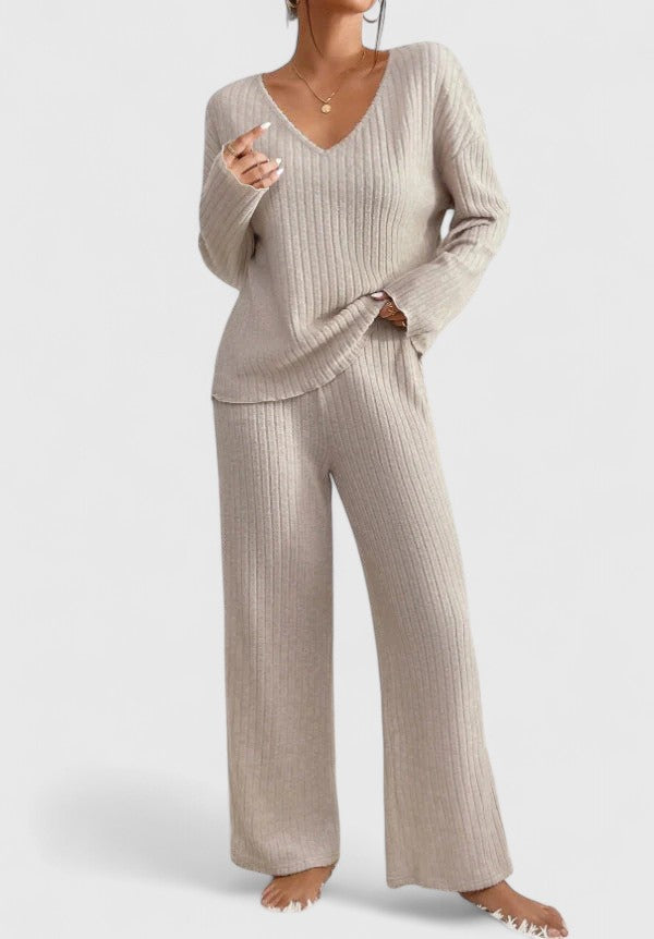 Angeline | Comfortable Set | V-Neck Sweater and Wide-Leg Ribbed Pants
