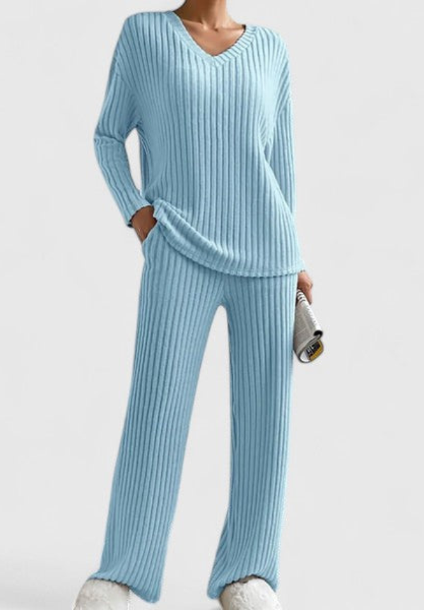 Angeline | Comfortable Set | V-Neck Sweater and Wide-Leg Ribbed Pants
