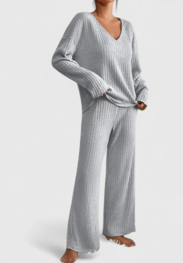 Angeline | Comfortable Set | V-Neck Sweater and Wide-Leg Ribbed Pants