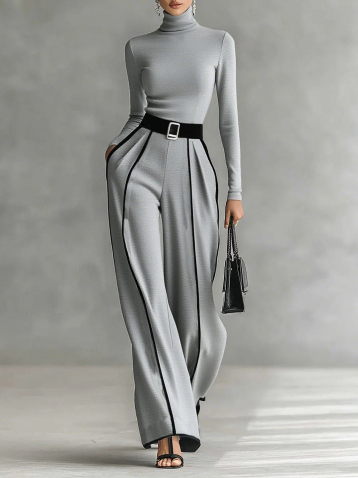 Set with finished top featuring a high neck and long sleeves, wide pants, and belt