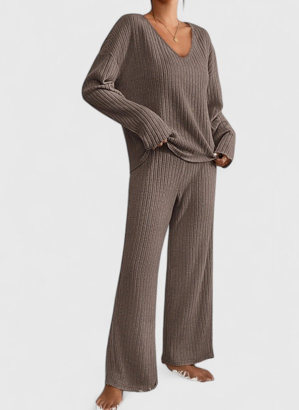 Angeline | Comfortable Set | V-Neck Sweater and Wide-Leg Ribbed Pants